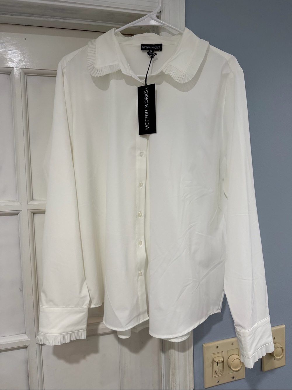 Modern Works Women’s White Pleated-Collar Blouse